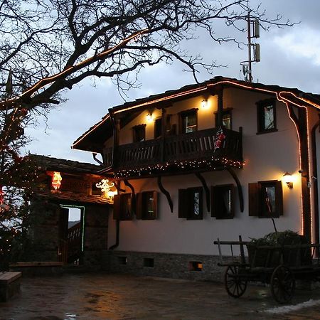 Hotel Шапкова Къща Delchevo Esterno foto