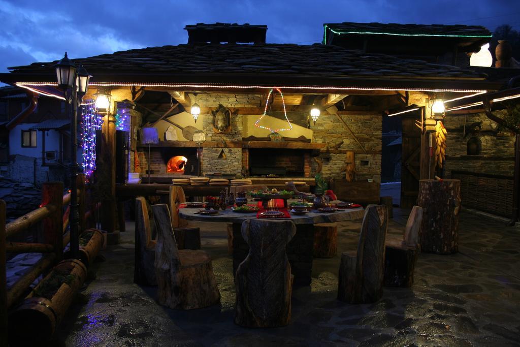 Hotel Шапкова Къща Delchevo Esterno foto